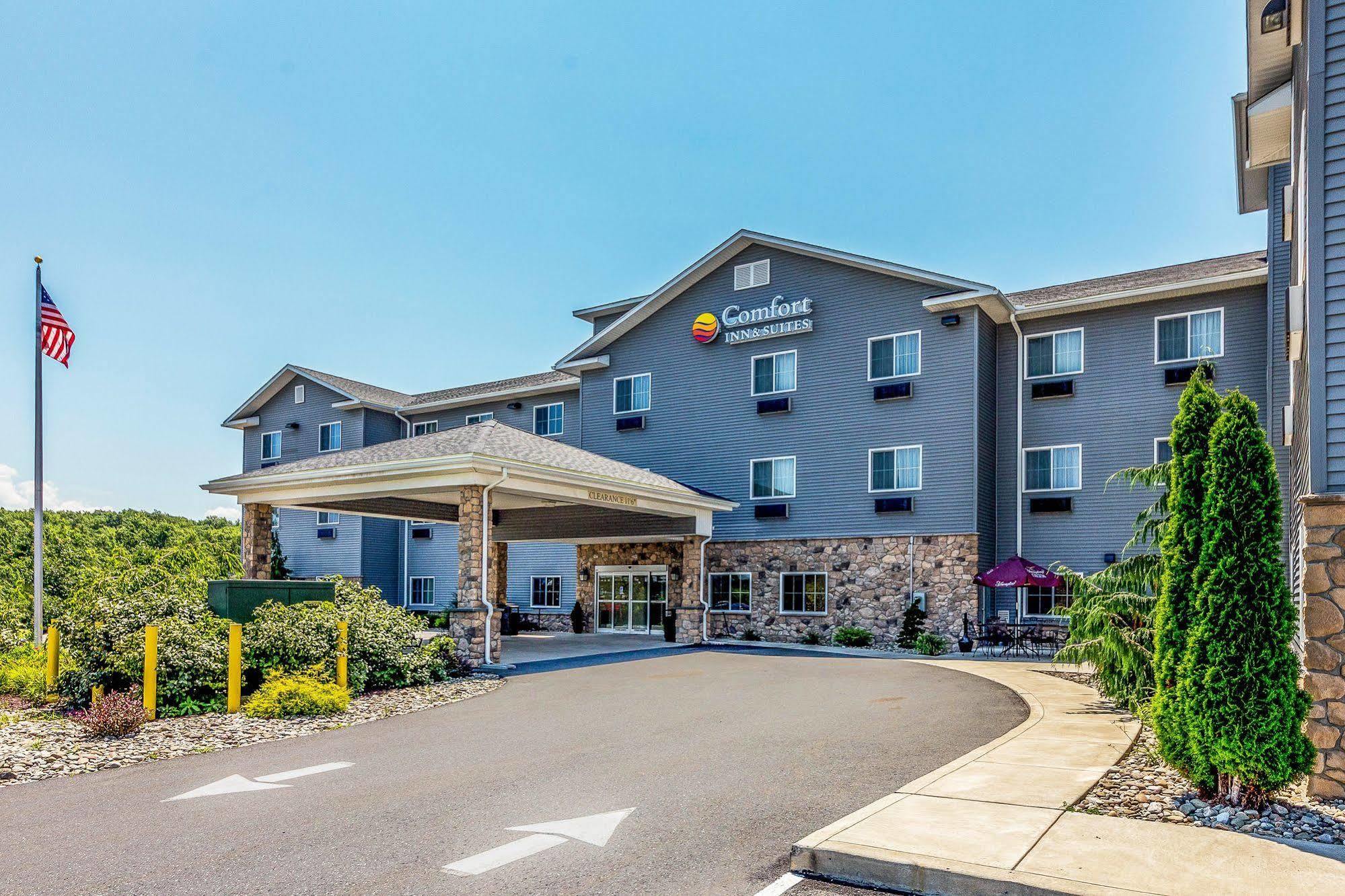 Comfort Inn & Suites Barnesville - Frackville Exterior photo